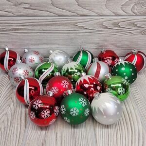18 Christmas Tree Ornaments Holiday Decoration Plastic Snowflakes Stripes Dots‎